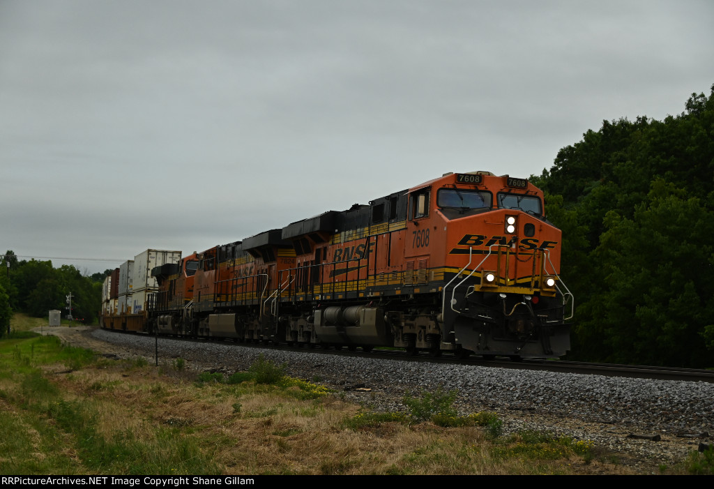 BNSF 7608